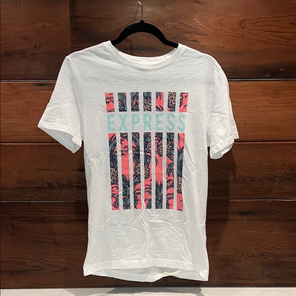 🔥‼️Men’s Express White Tee with Pink and Black Graphic‼️🔥